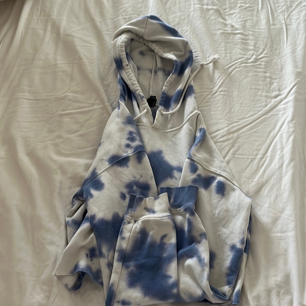 Wild fable blue tie dye sweatshirt